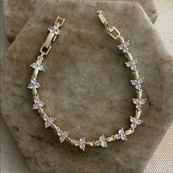 Jewelry - Elegant Gold plated Classic Bracelet 7” Women’s Bracelet | occasions Bracelet